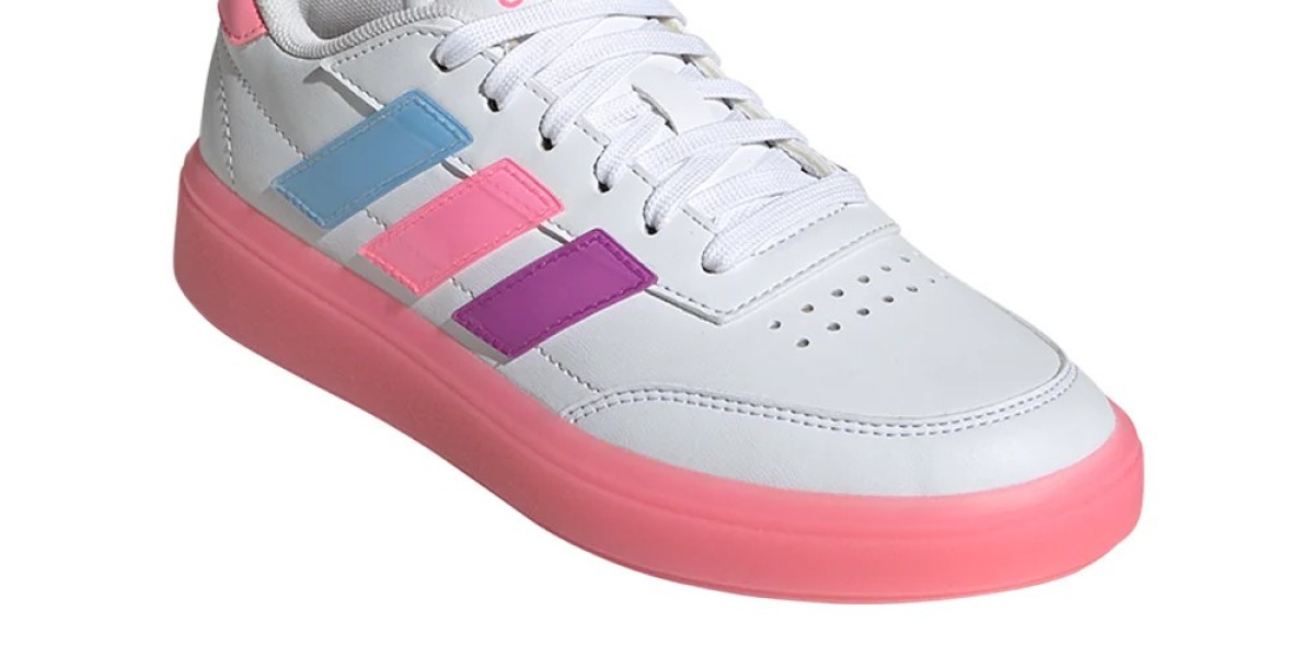 แนะนำรองเท้า ADIDAS สำหรับผู้หญิง ใส่ได้ทุกวัน สไตล์สปอร์ต