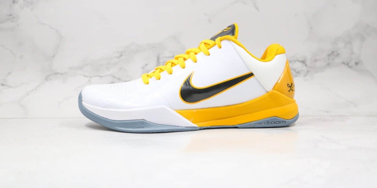 สนีกเกอร์ตัวท็อปแห่งปี! รวมรุ่นฮิตจาก Adidas และ Nike ที่สายแฟห้ามพลาด